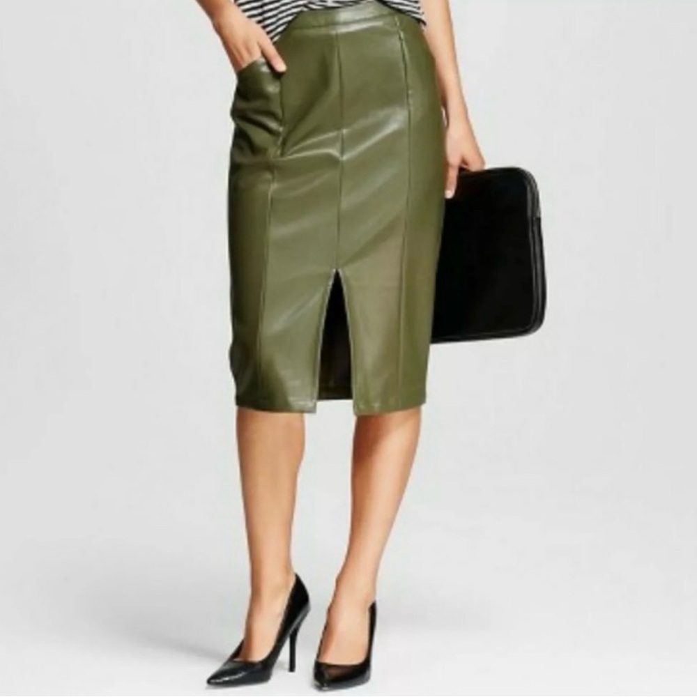 Who What Wear Khaki Pencil Skirt size 2 EUC.
